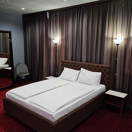 Lex Trend Hotel Irpin Eksteriør billede