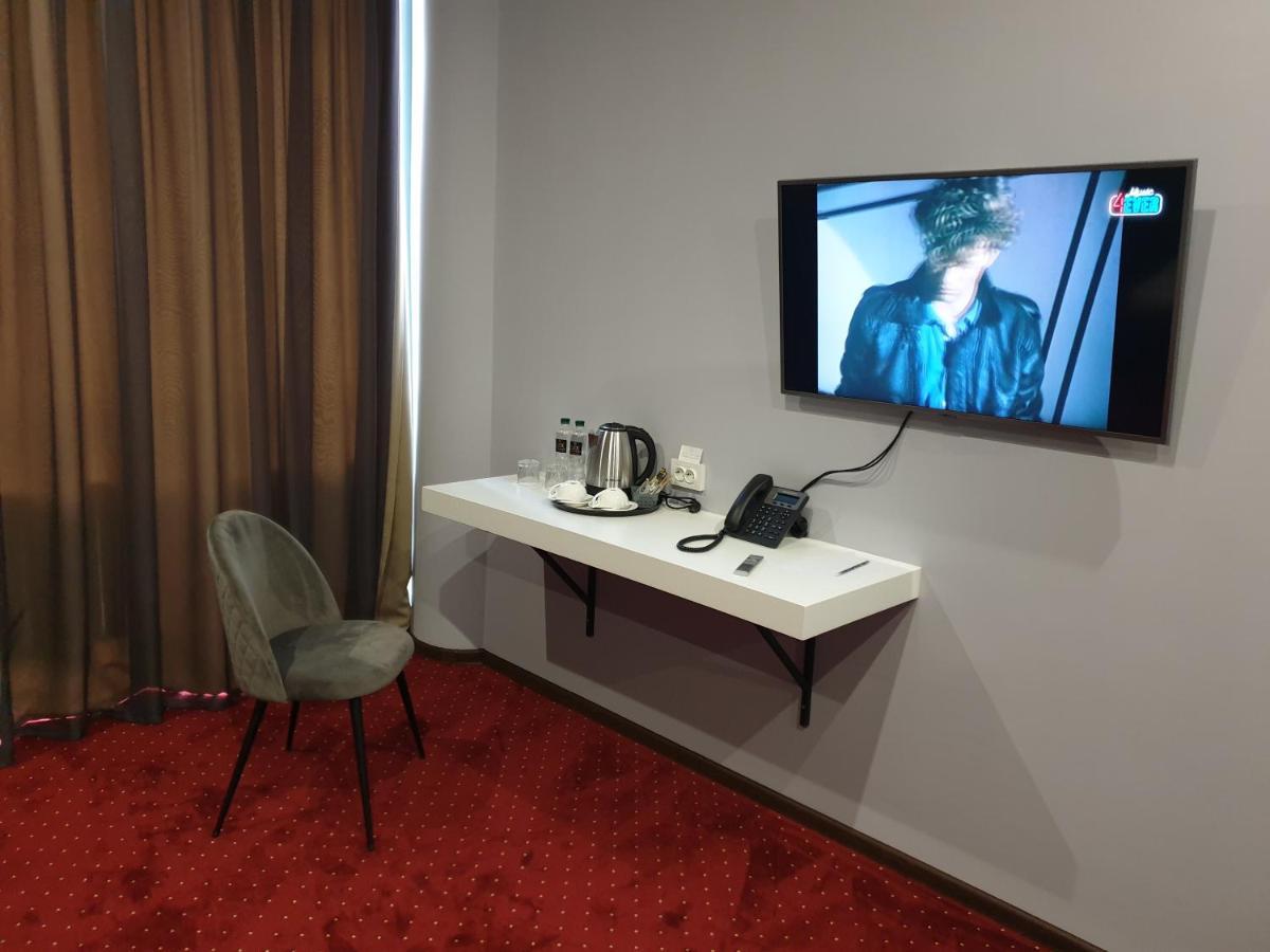 Lex Trend Hotel Irpin Eksteriør billede