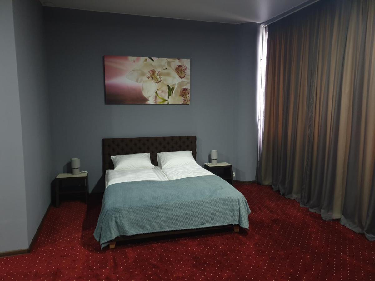 Lex Trend Hotel Irpin Eksteriør billede
