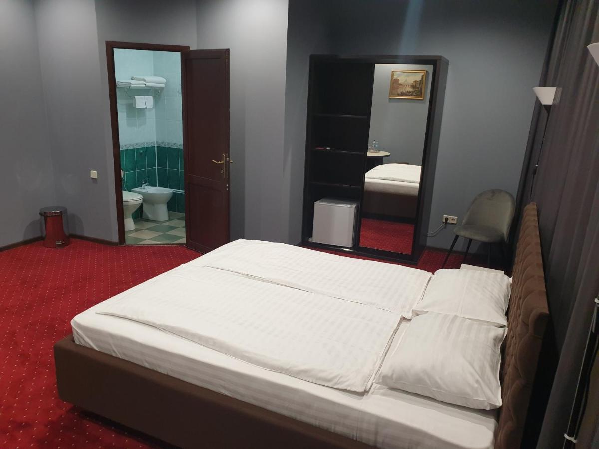 Lex Trend Hotel Irpin Eksteriør billede