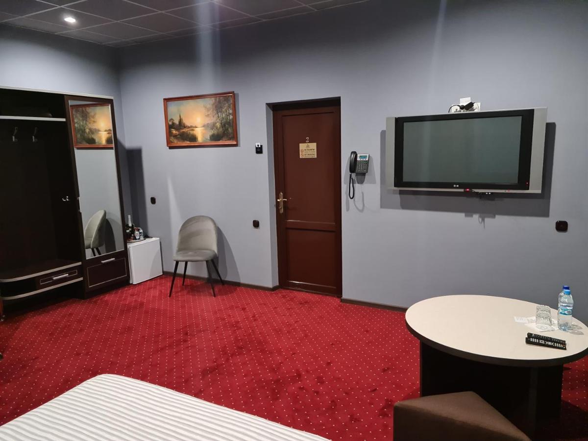 Lex Trend Hotel Irpin Eksteriør billede