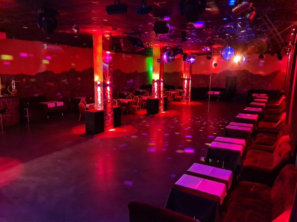 Lex Trend Hotel Irpin Eksteriør billede