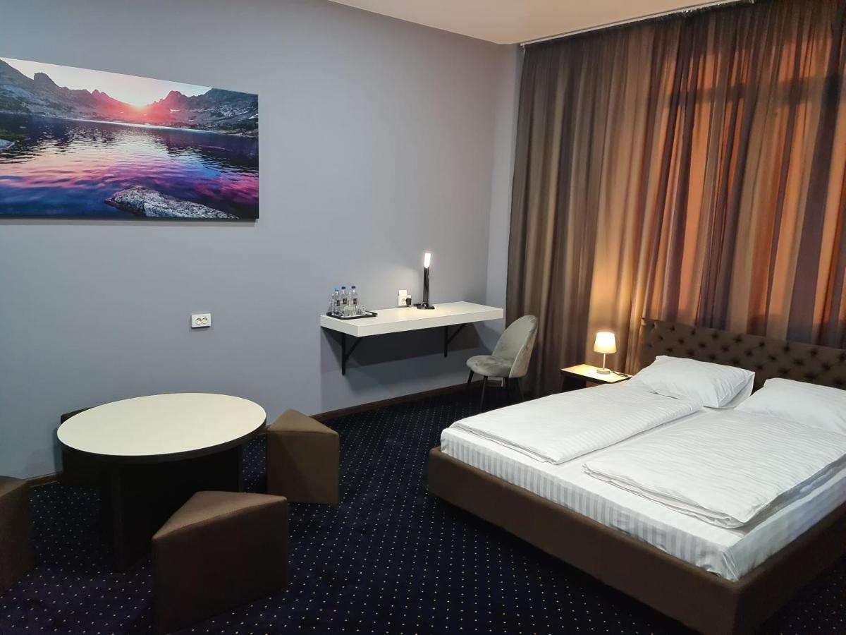 Lex Trend Hotel Irpin Eksteriør billede