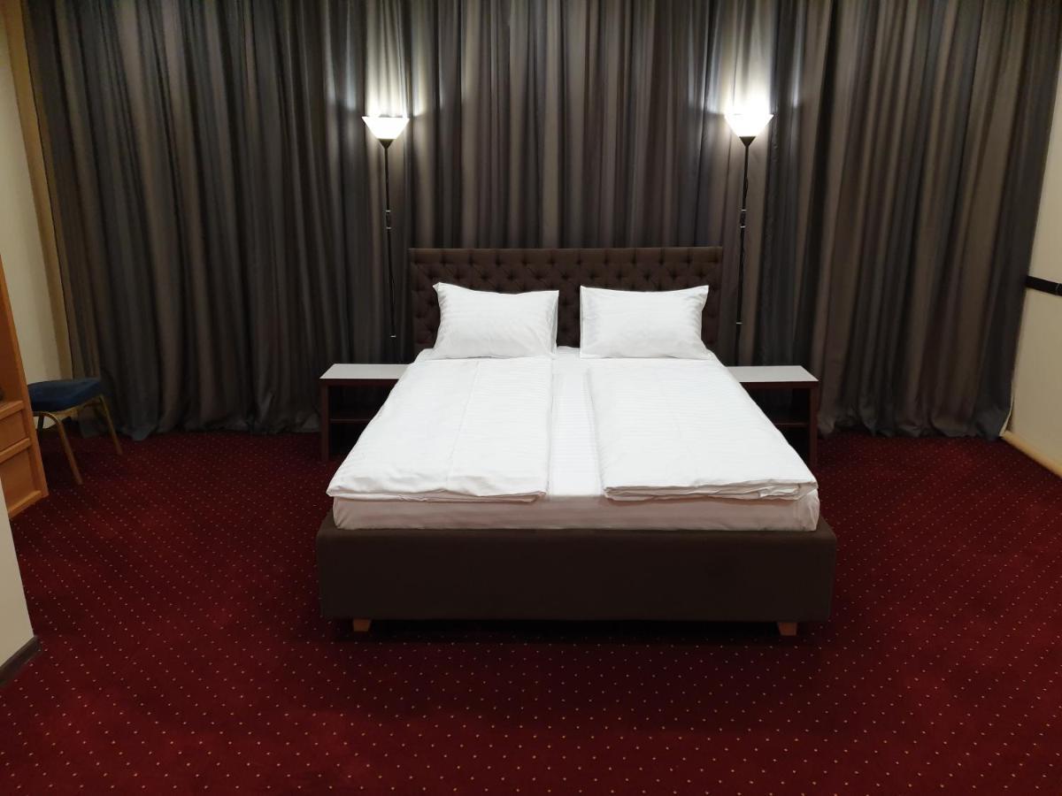 Lex Trend Hotel Irpin Eksteriør billede
