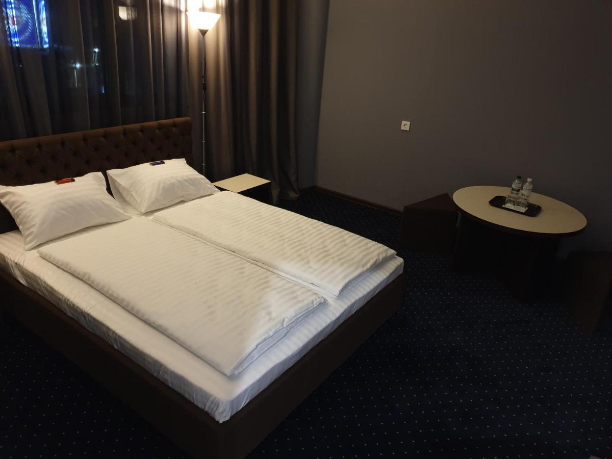 Lex Trend Hotel Irpin Eksteriør billede