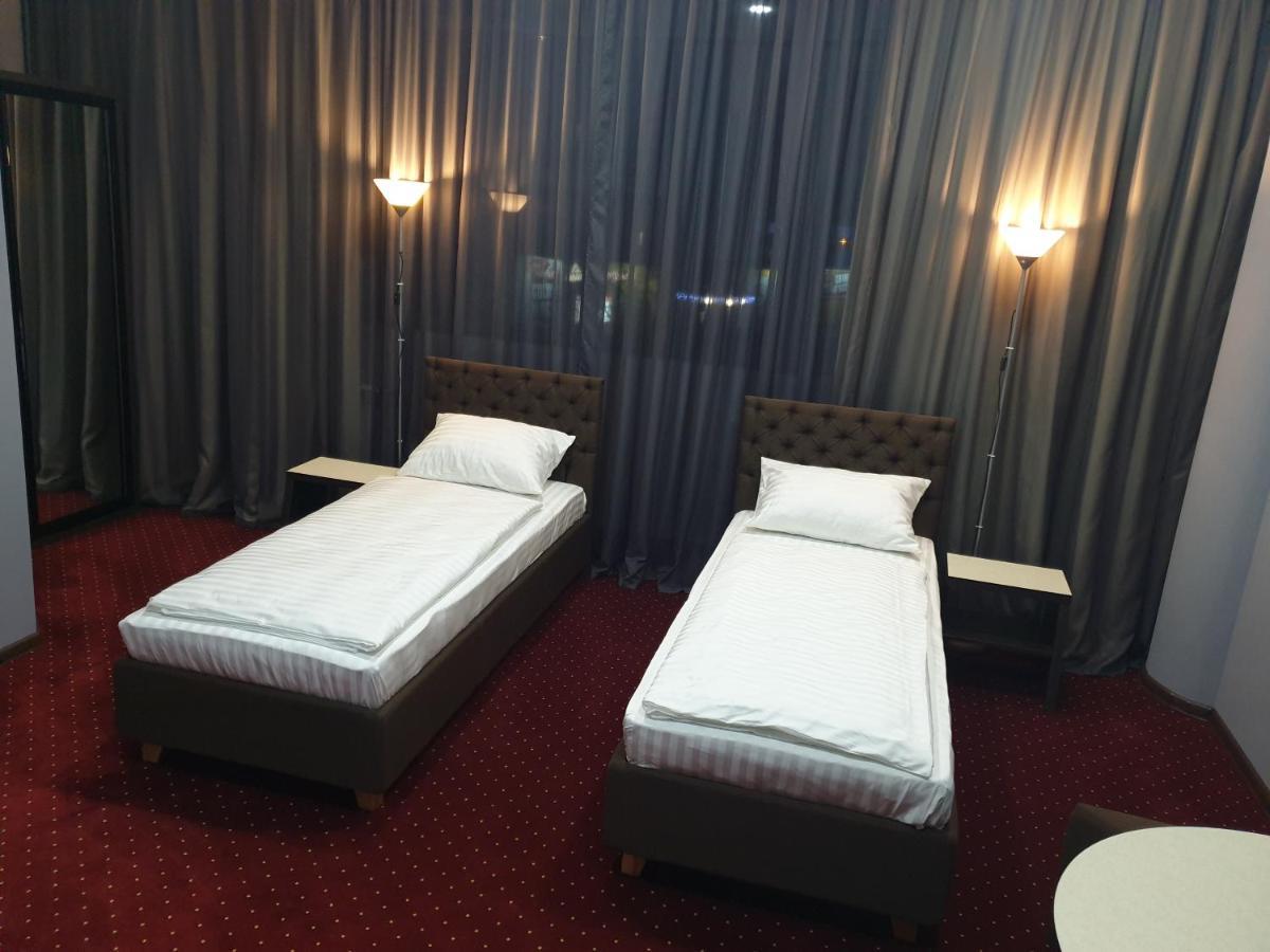 Lex Trend Hotel Irpin Eksteriør billede