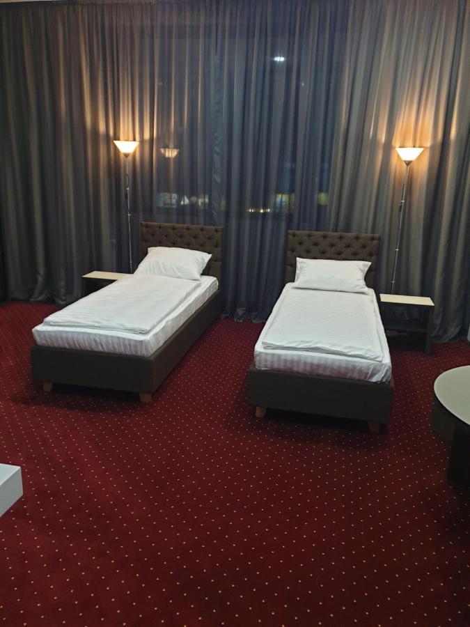 Lex Trend Hotel Irpin Eksteriør billede
